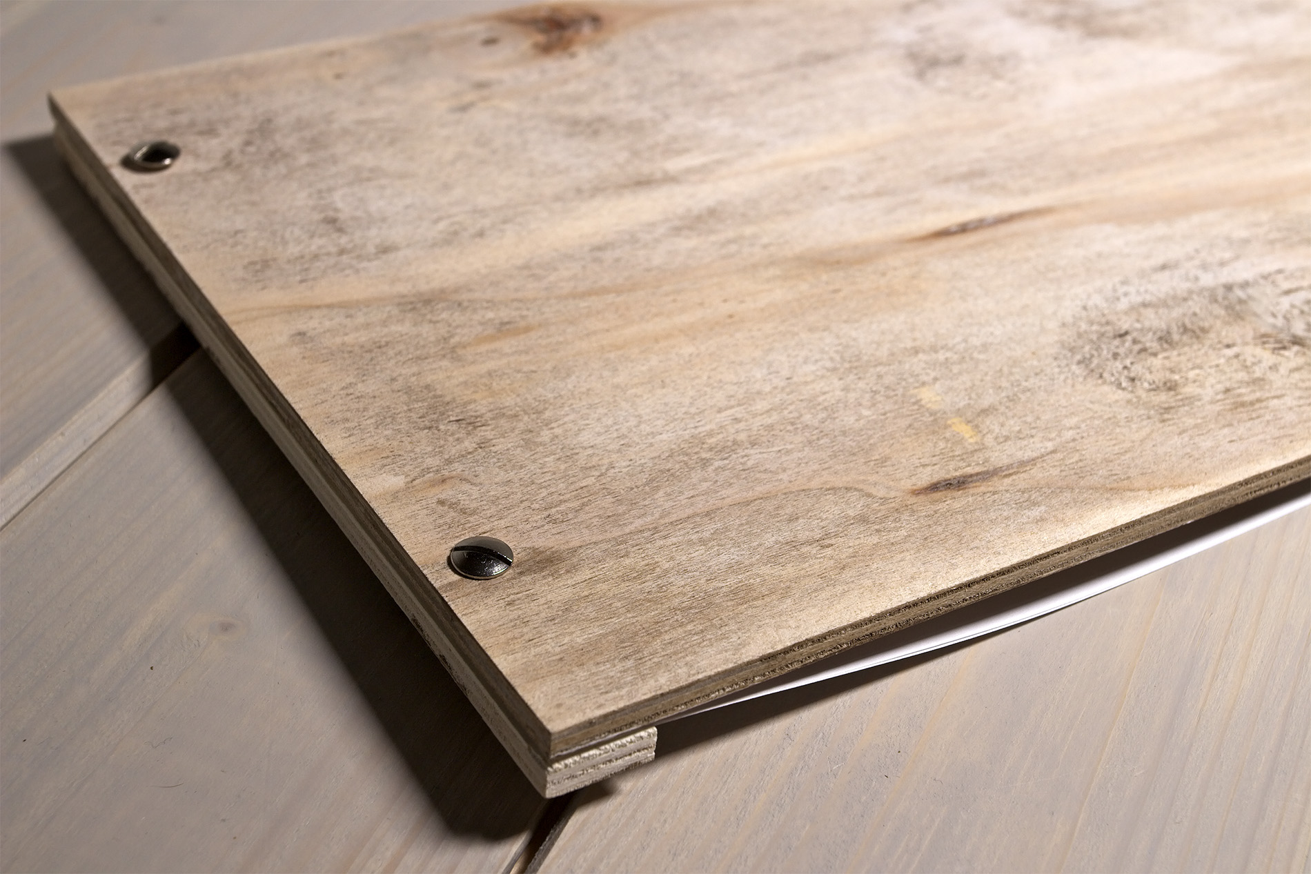 Zisa - Portamenu di legno A4 orizzontale per fogli A4