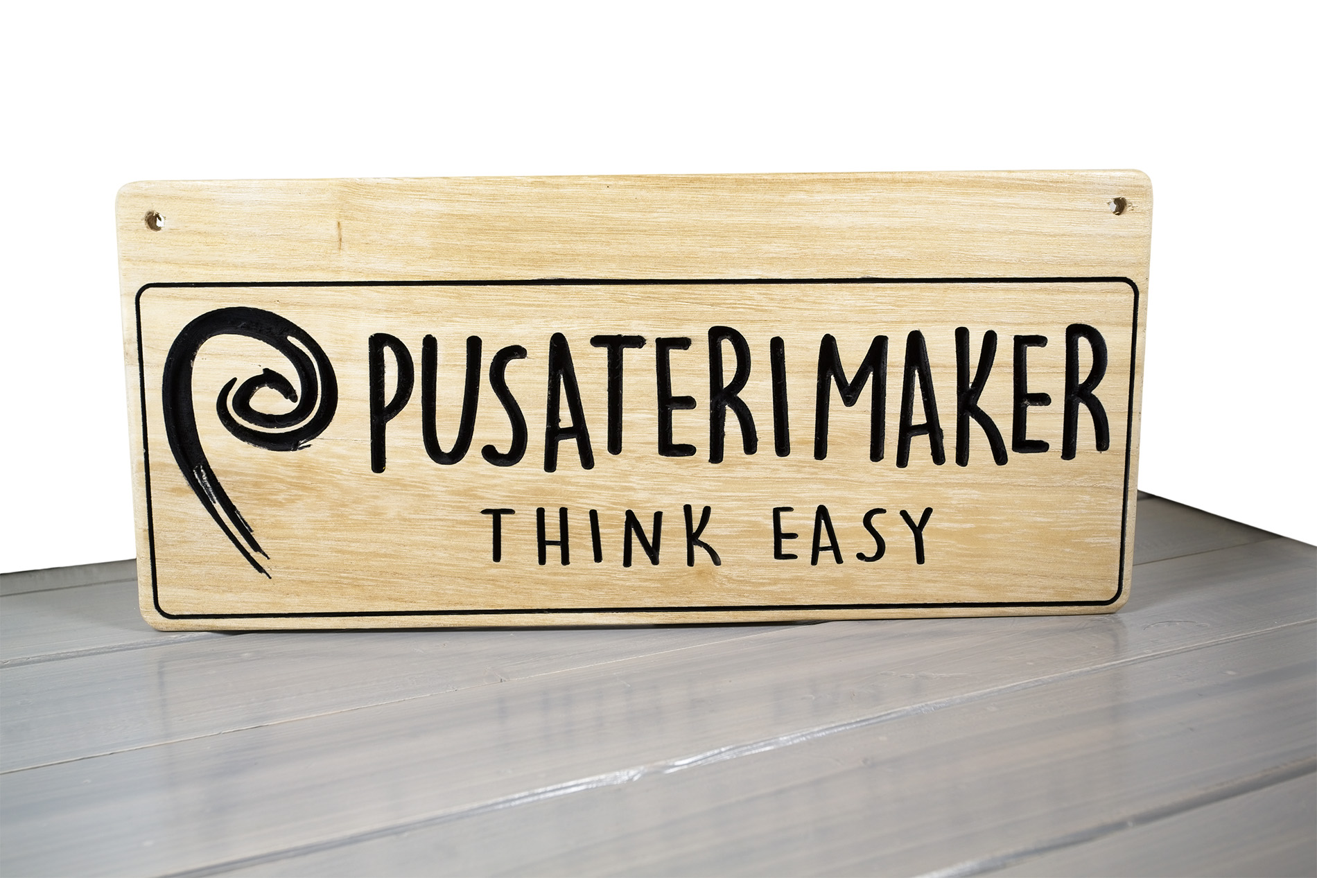 Pusateri Maker Insegna di legno per esterno Think Easy