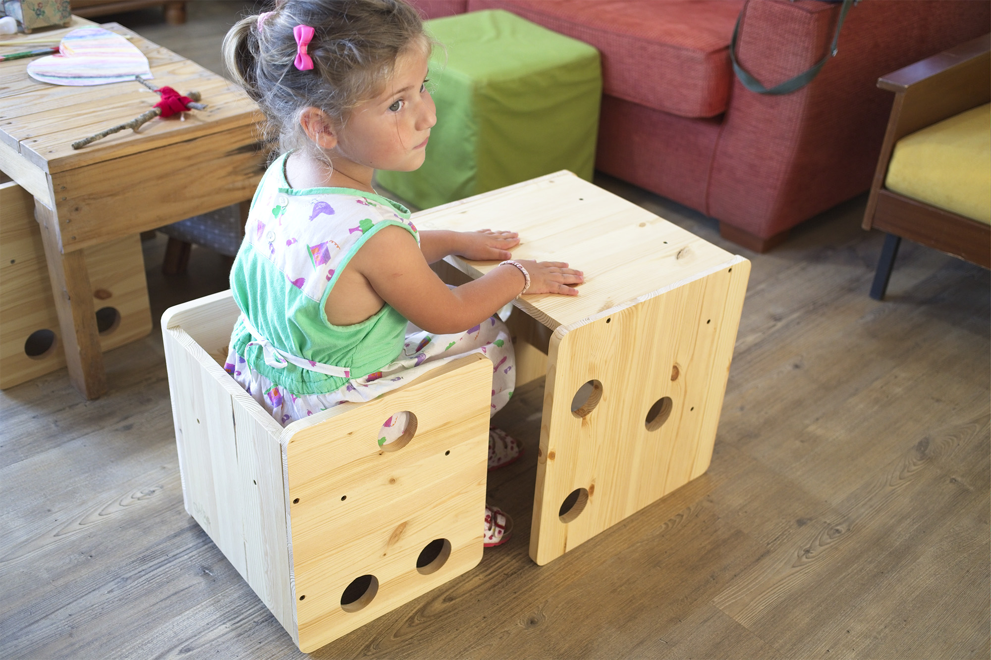 Nica - Sedia Cubo & Tavolo Cubo in legno stile montessori per bimbi e  adulti < Pusateri Maker