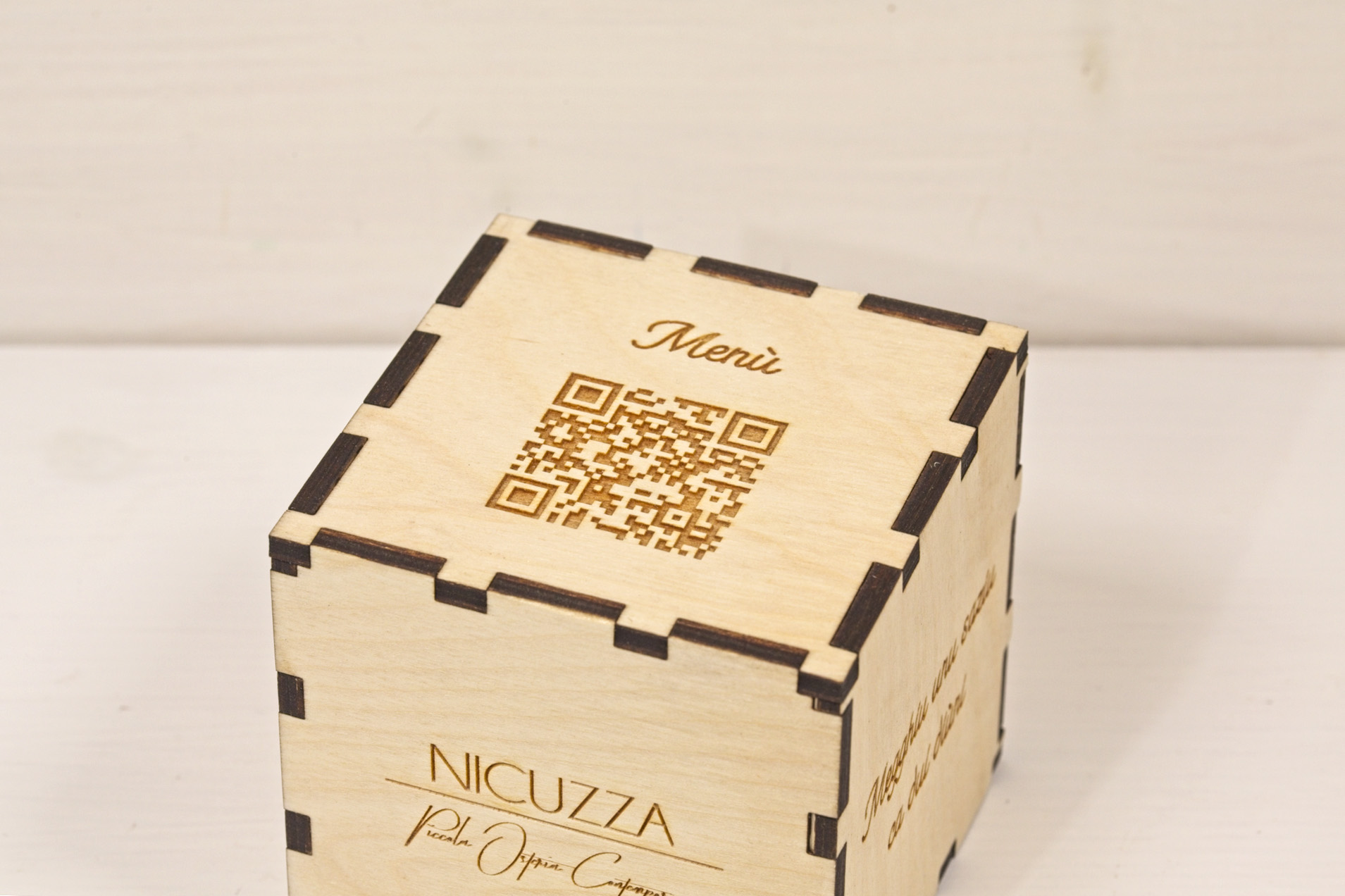 CubOtto - QR display desk - Nicuzza Piccola Osteria Contemporanea