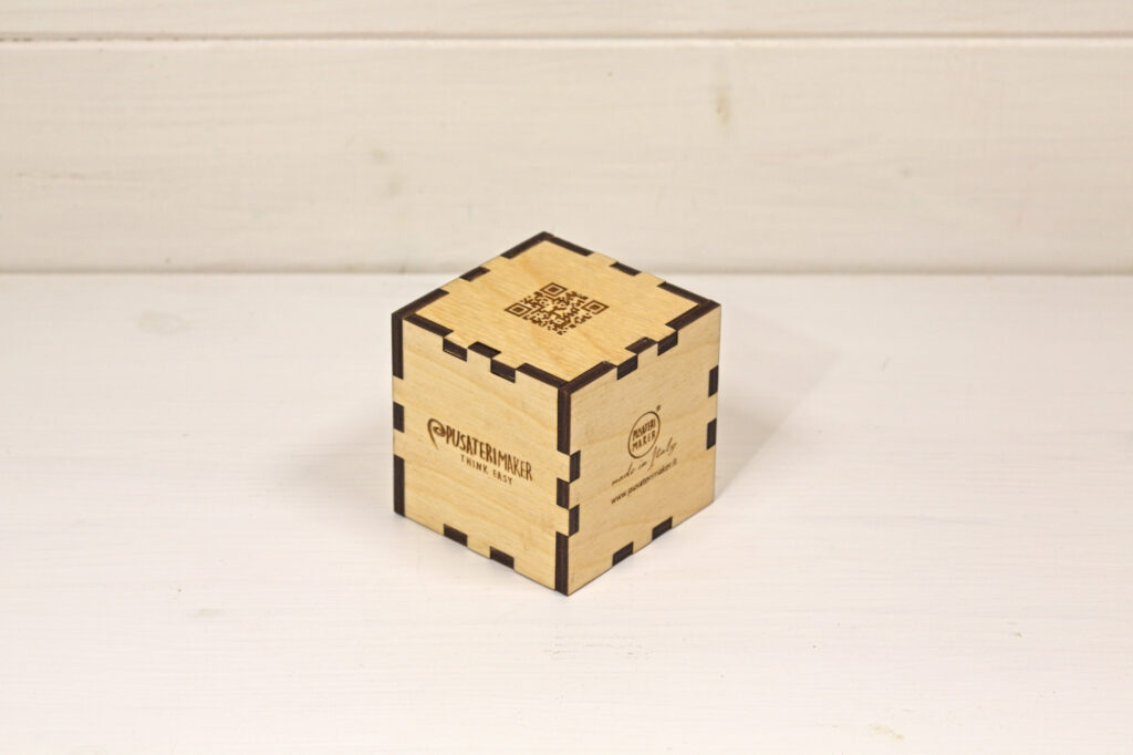 Cubetto - Espositore cubo di legno