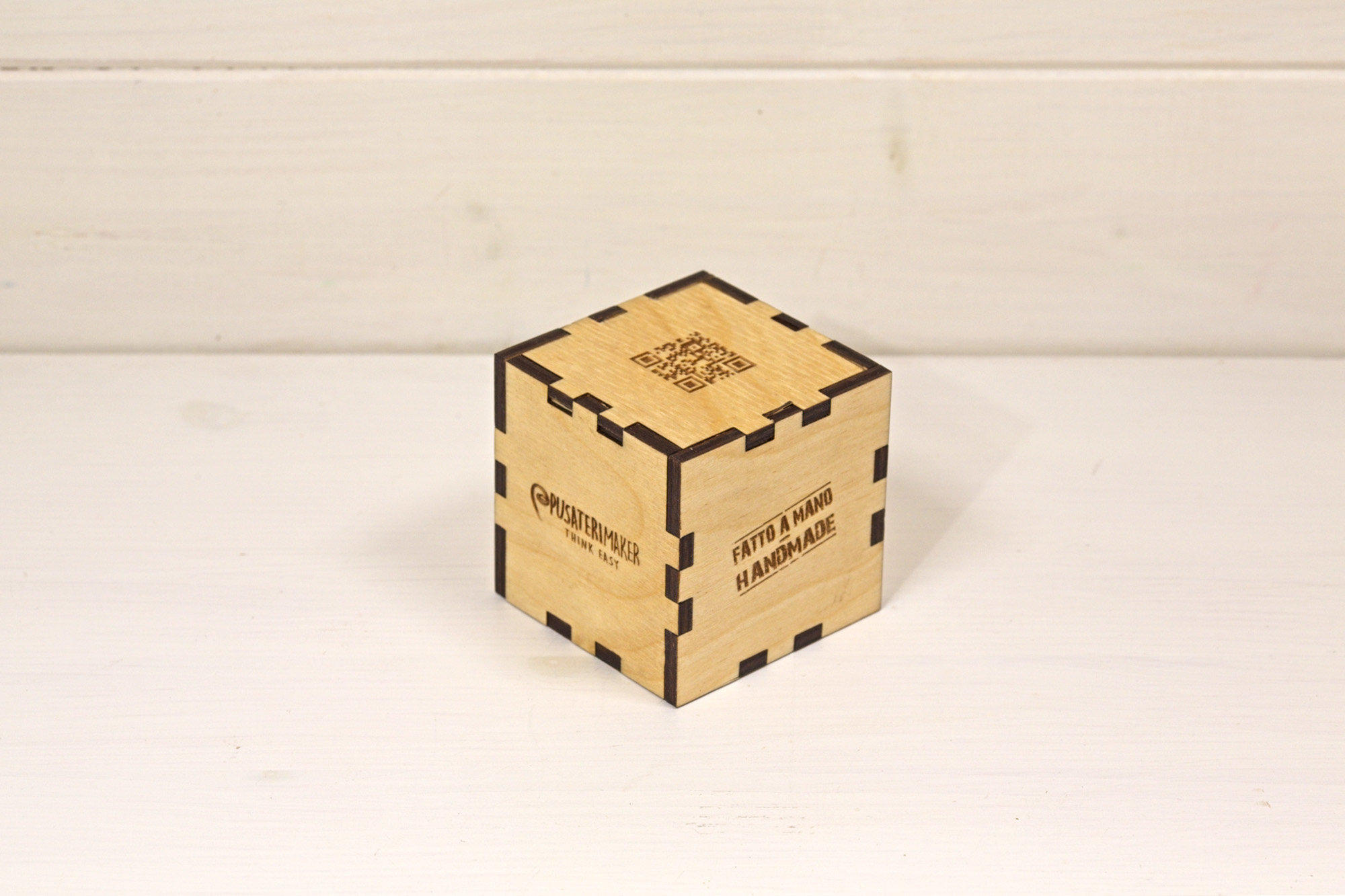 Cubetto - Espositore cubo di legno