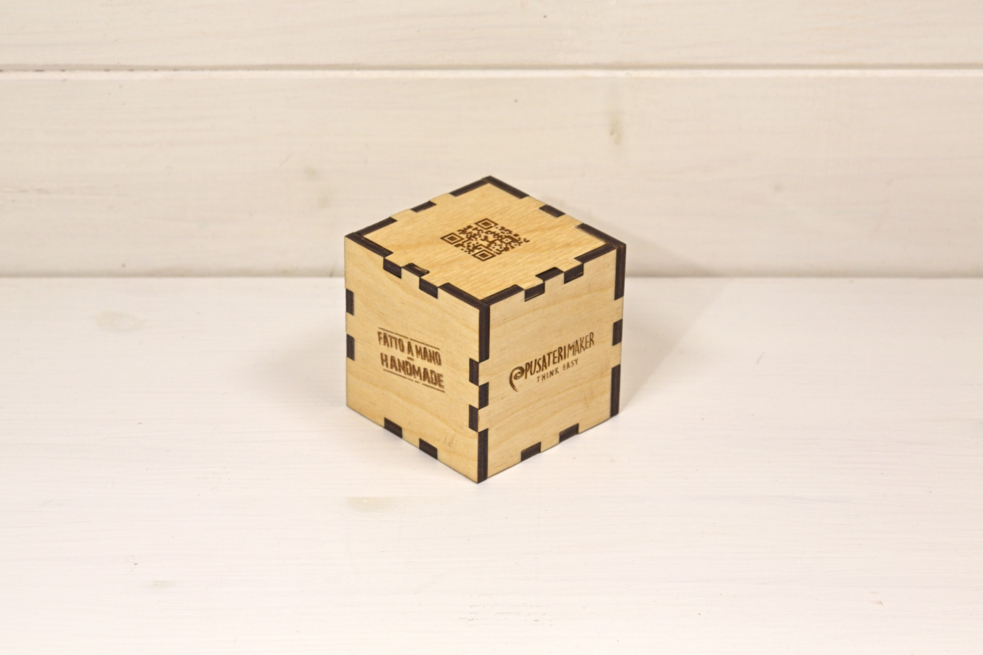 Cubetto - Espositore cubo di legno