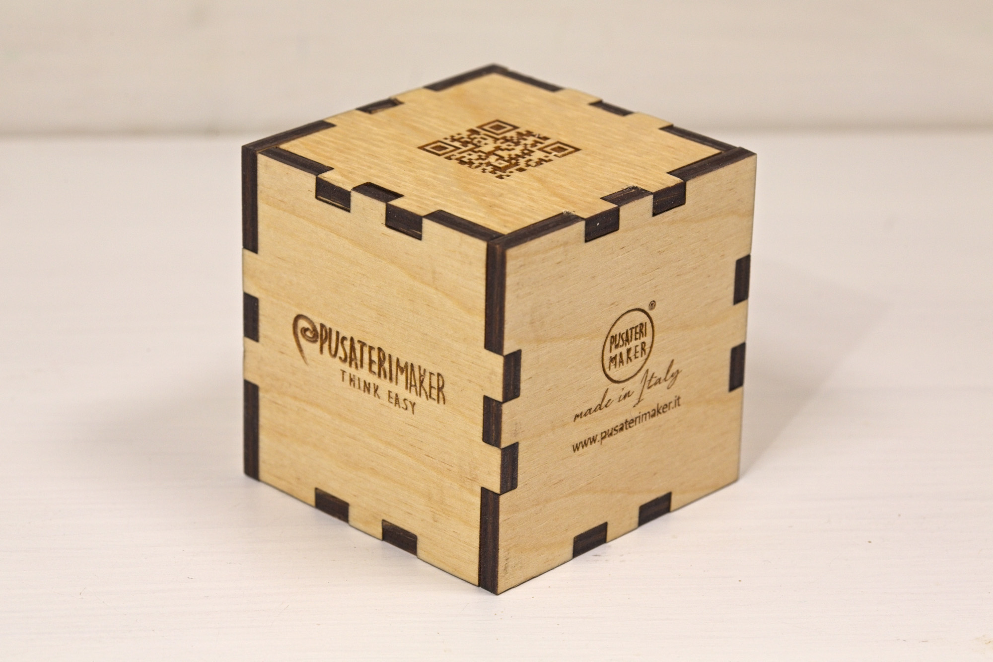 Cubetto - Espositore cubo di legno