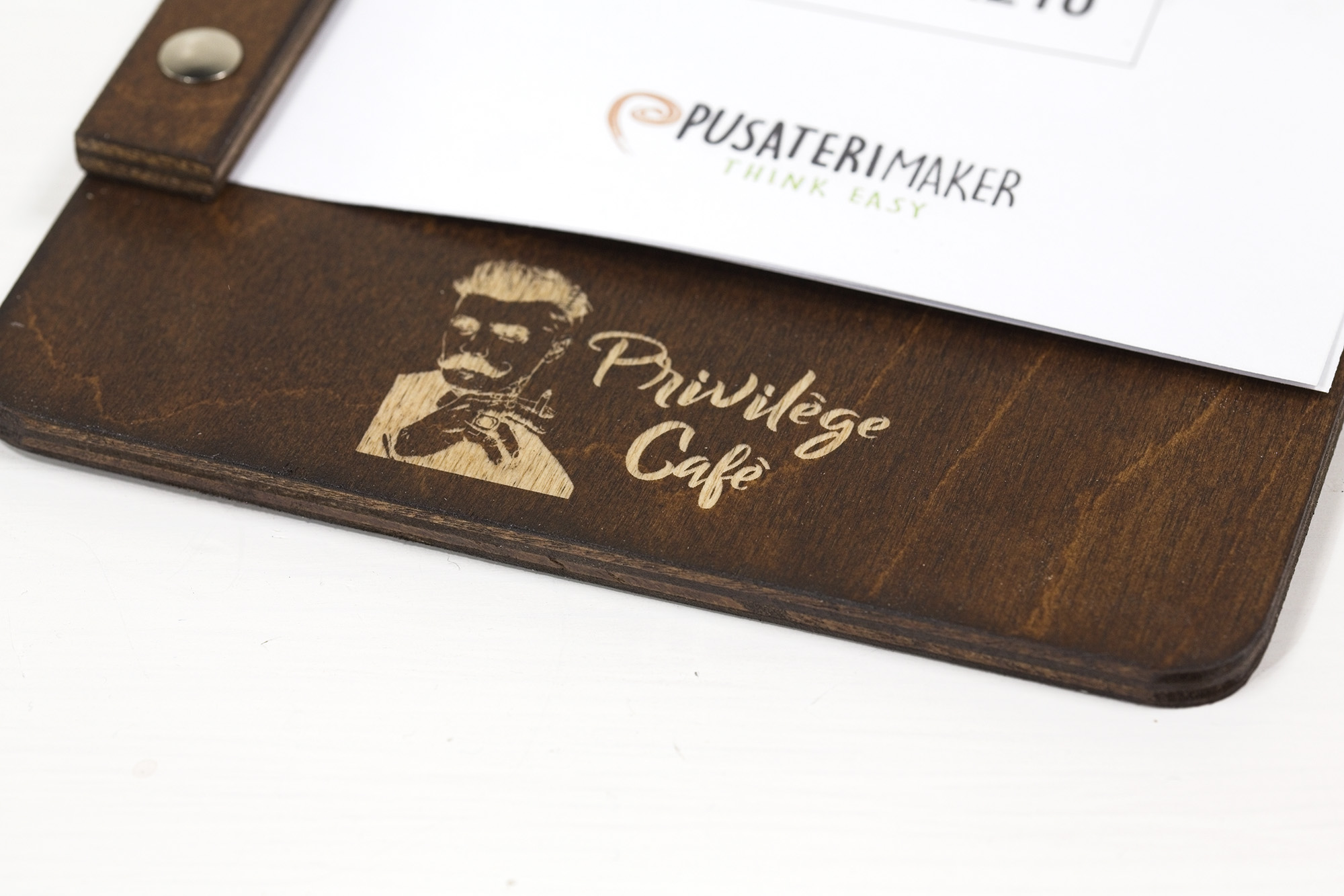 Biddicchio - Portamenu artigianale per fogli A5 - Privilège Café