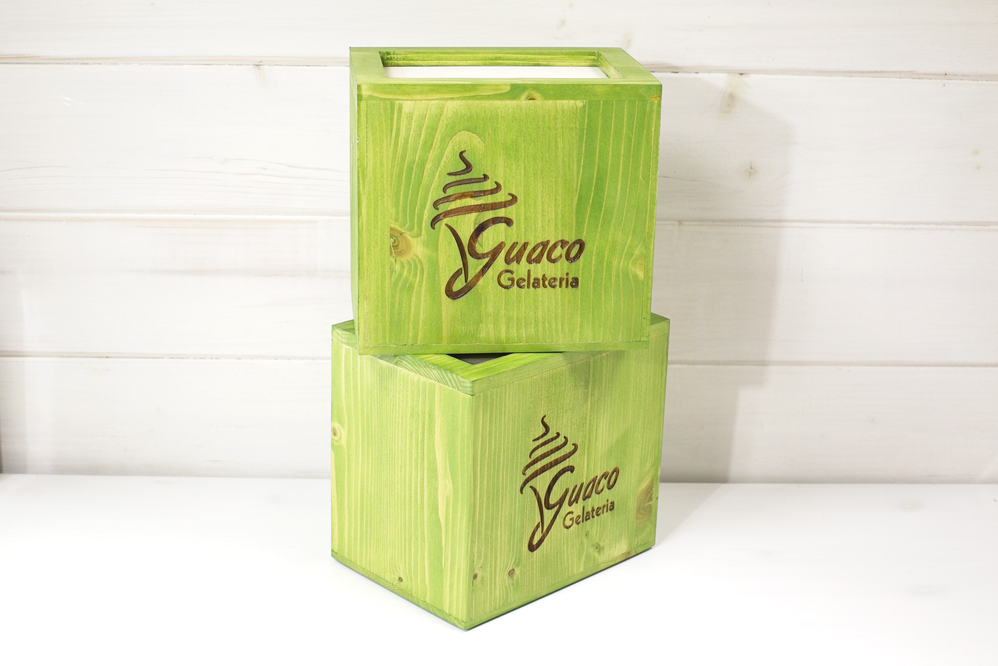 Chiano - Portatovaglioli da bar - Gelateria Guaco - legno abete verde cassata