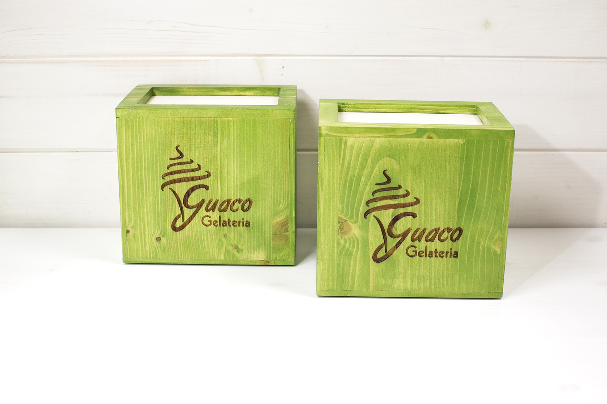 Chiano - Portatovaglioli da bar - Gelateria Guaco - legno abete verde cassata